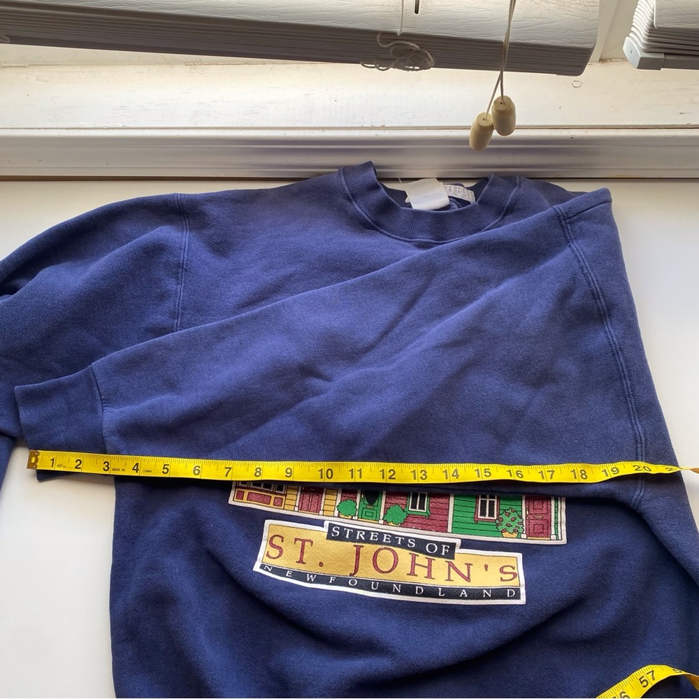 90s Streets of St. John’s Newfoundland Graphic Sweatshirt Size Small Blue Granny - Picture 9 of 15